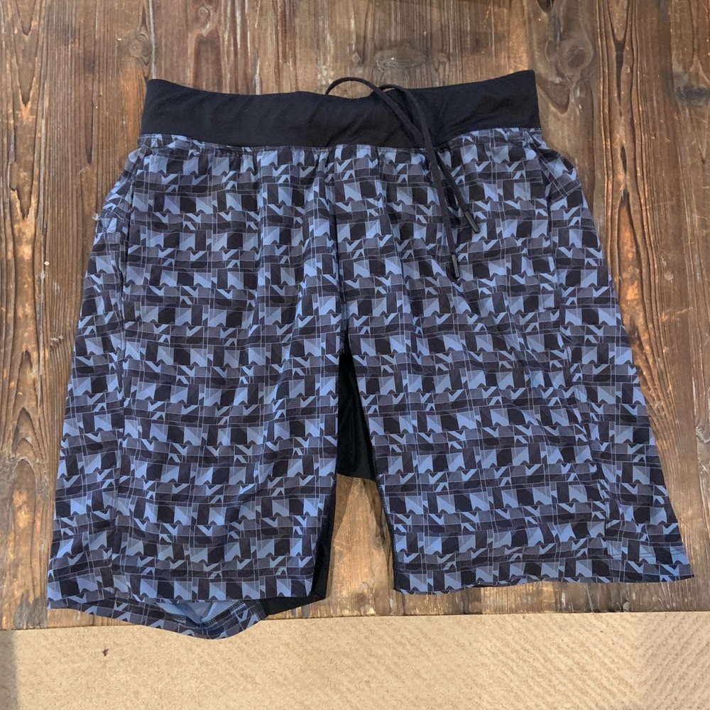 Lululemon T.H.E.short w/ Luxtreme liner medium 9”